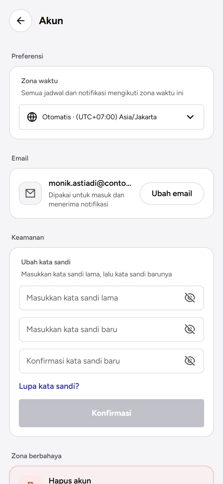 Tangkapan layar: Pengaturan Akun dengan zona waktu Otomatis, email, dan kata sandi, tampilan ponsel