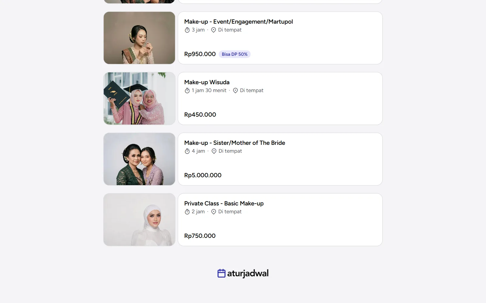 Tangkapan layar: daftar layanan di halaman booking dengan harga coret dan lencana diskon, tampilan desktop