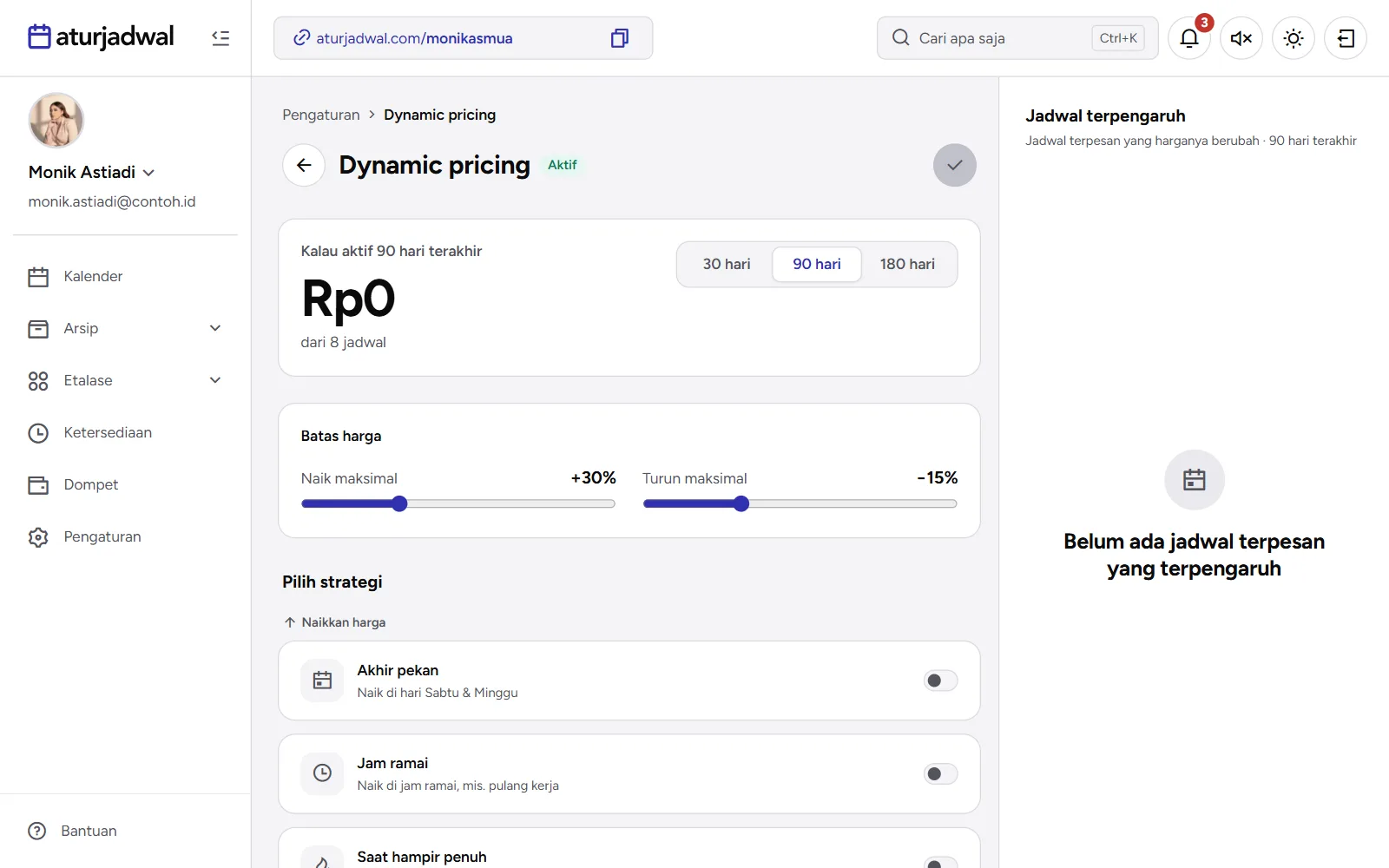 Tangkapan layar: halaman Dynamic pricing dengan perkiraan, batas harga, strategi, dan jadwal terpengaruh, tampilan desktop