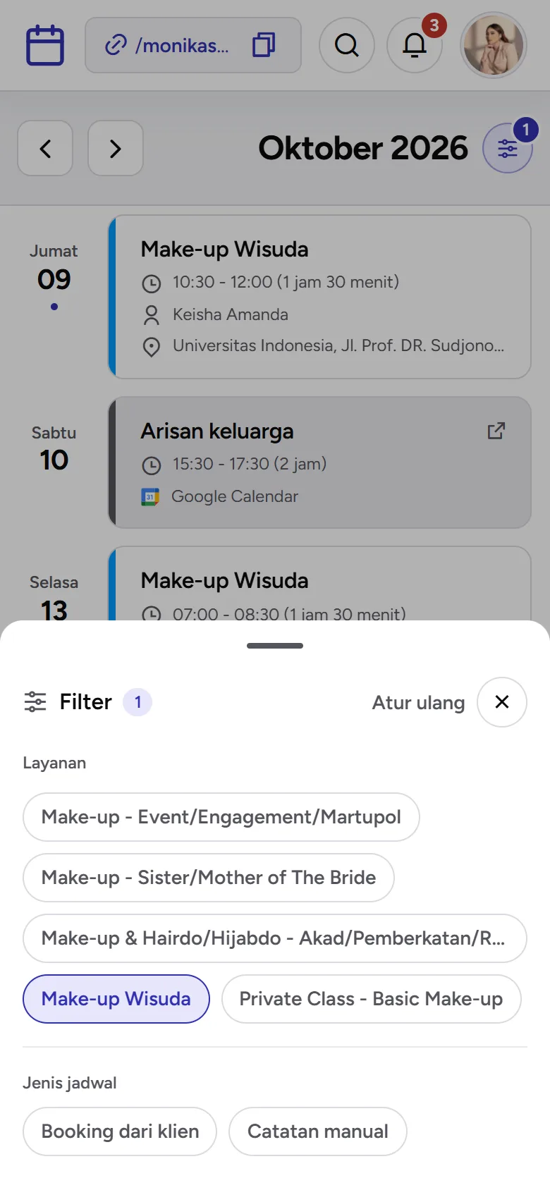 Tangkapan layar: panel Filter kalender dengan satu layanan terpilih, tampilan ponsel