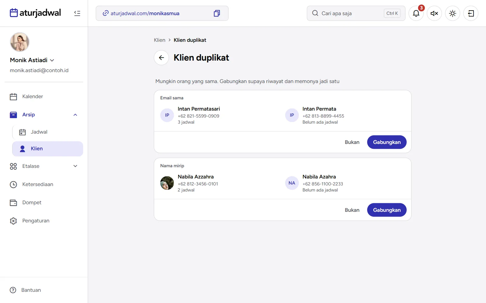 Tangkapan layar: halaman Klien duplikat dengan dua pasangan klien, tampilan desktop