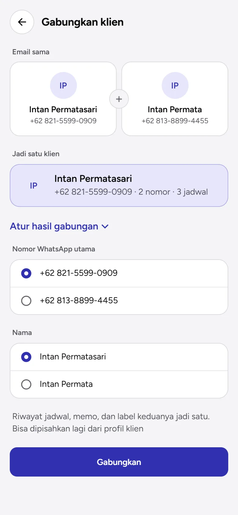Tangkapan layar: layar Gabungkan klien dengan pratinjau Jadi satu klien dan Atur hasil gabungan, tampilan ponsel