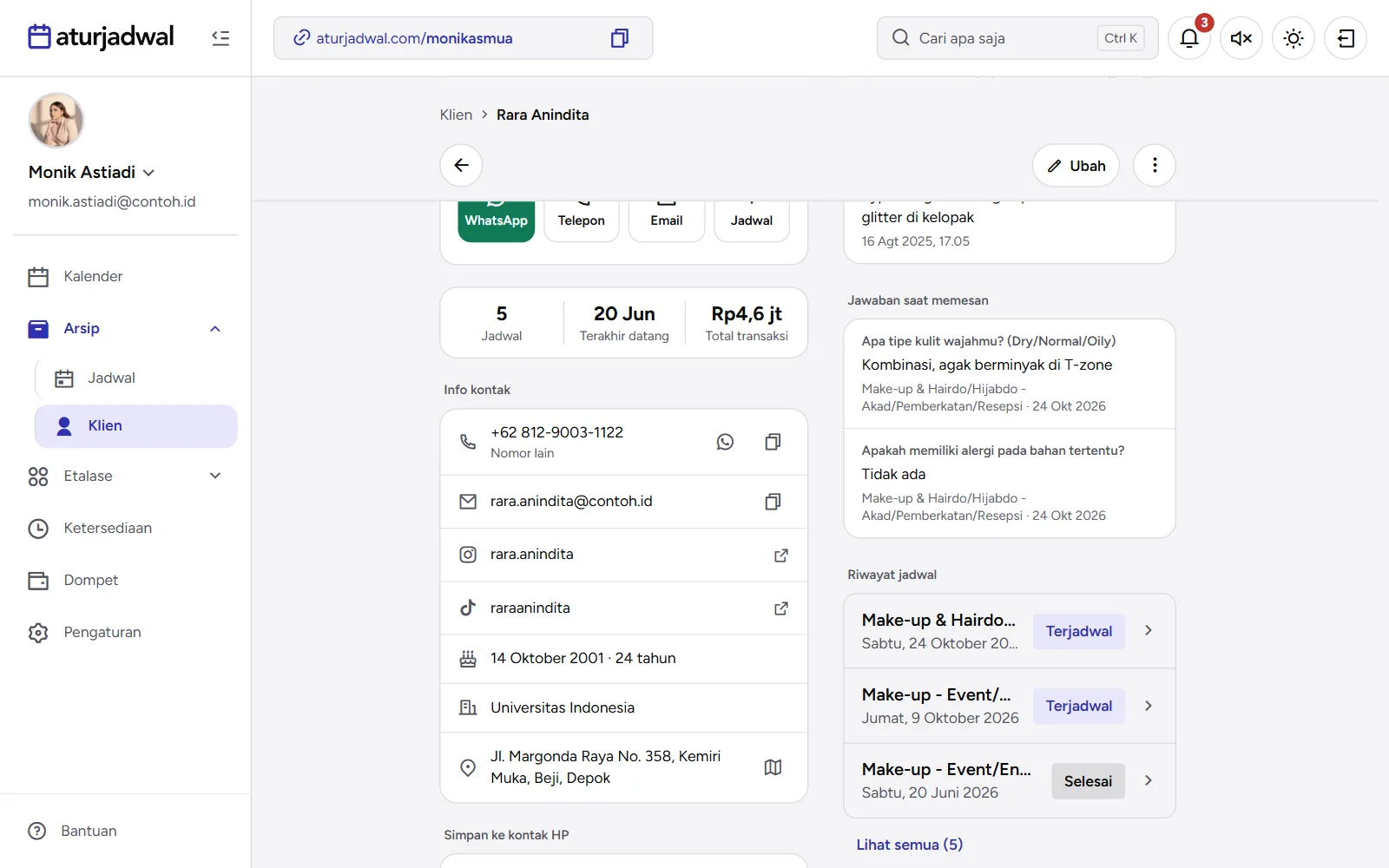 Tangkapan layar: profil klien dengan ringkasan jadwal, info kontak, jawaban saat memesan, dan riwayat jadwal, tampilan desktop